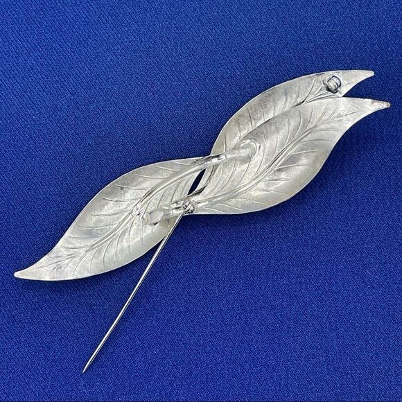 Vintage Triple Leaf Silver Tone Brooch Pin - Picture 10 of 16